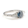 Platina ring fancy blauwe diamant schuin