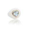 Roségouden ring met een grote ijsblauwe aquamarijn in hart geslepen vorm omringd met witte cacholong opaal